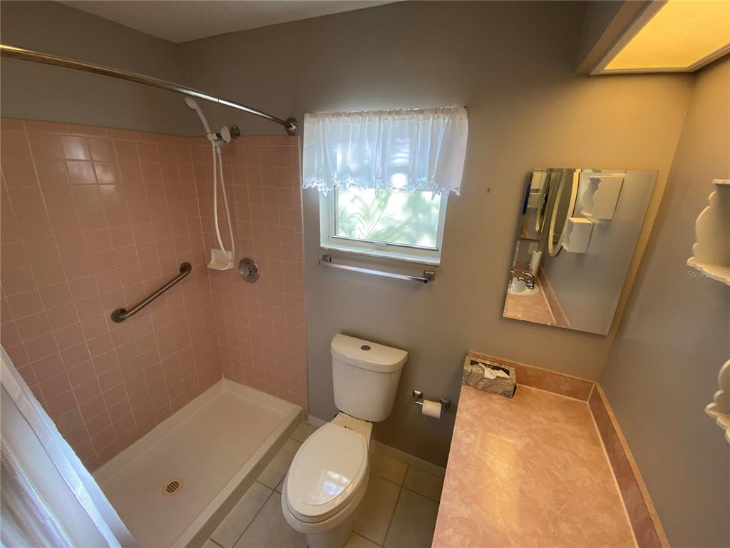 26840 Racquet Circle Leesburg, FL 34748 - Photo 12 of 19 a bathroom with a toilet a sink and bath tub