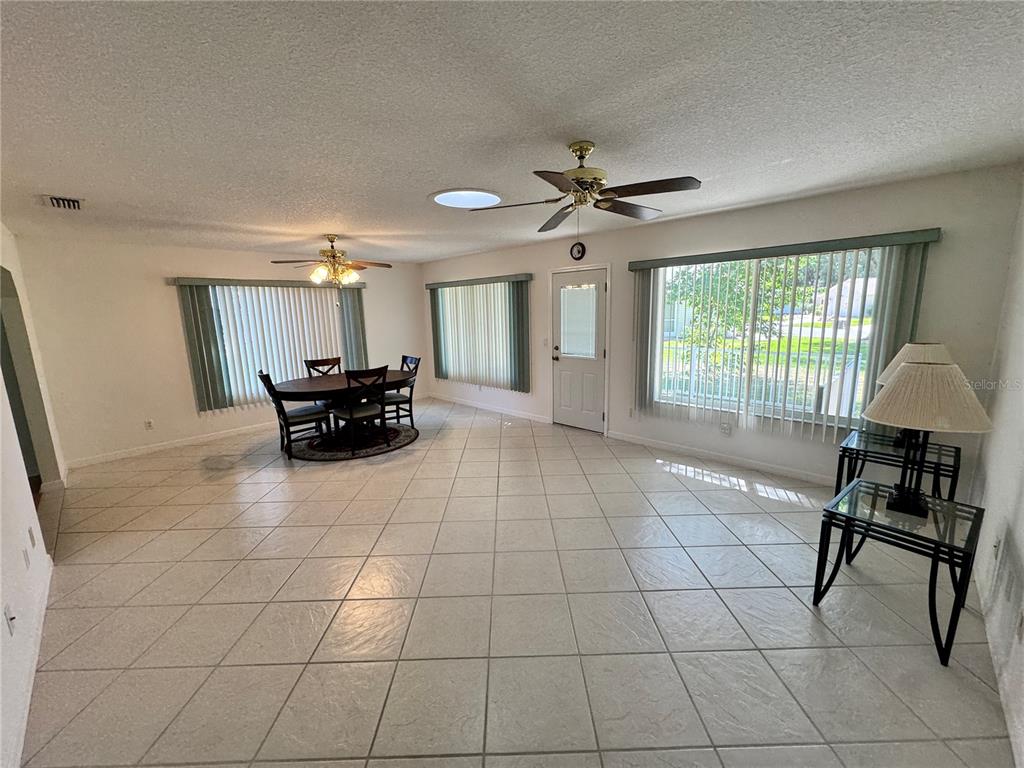 26840 Racquet Circle Leesburg, FL 34748 - Photo 9 of 19 a view of a livingroom with furniture