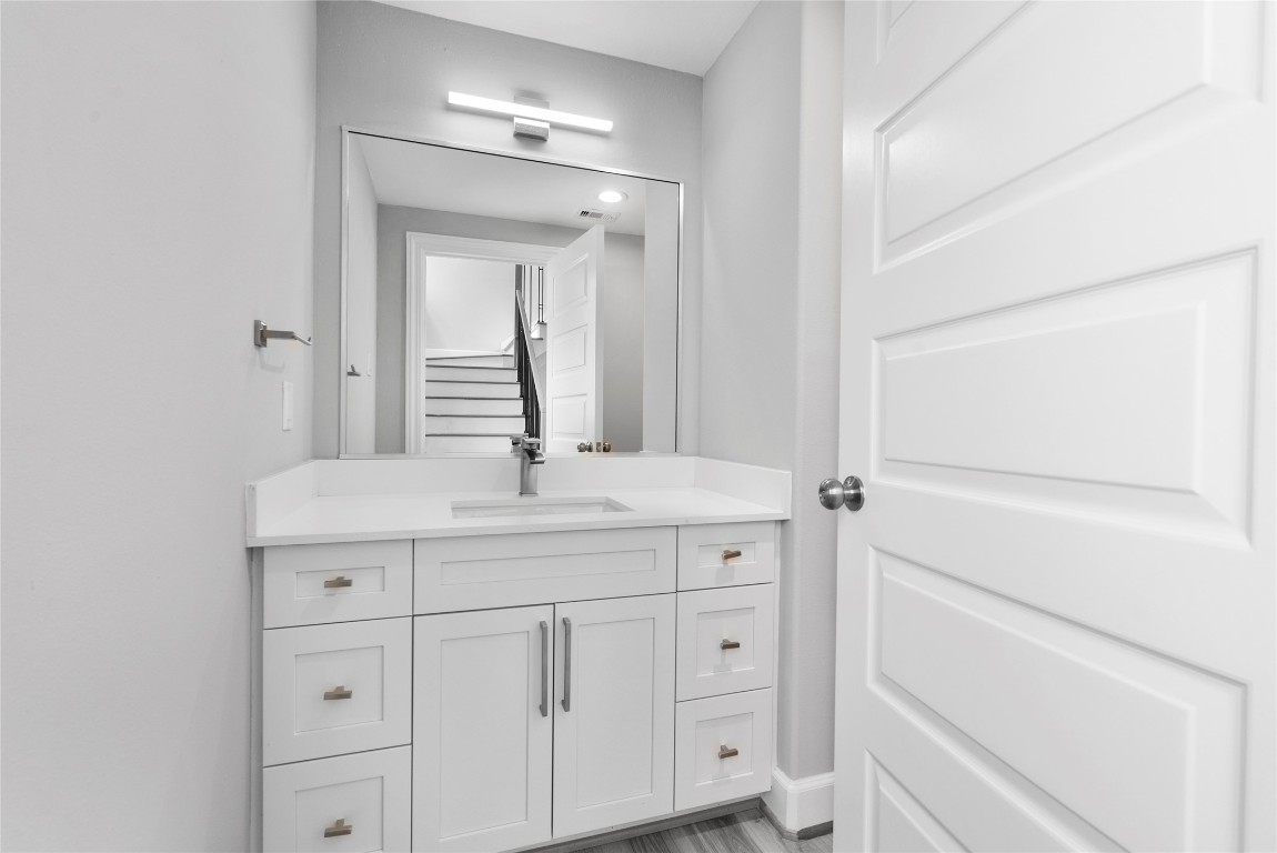 1122 West 16th Street, Unit B Houston, TX 77008 - Photo 18 of 31 a bathroom with a sink and a mirror