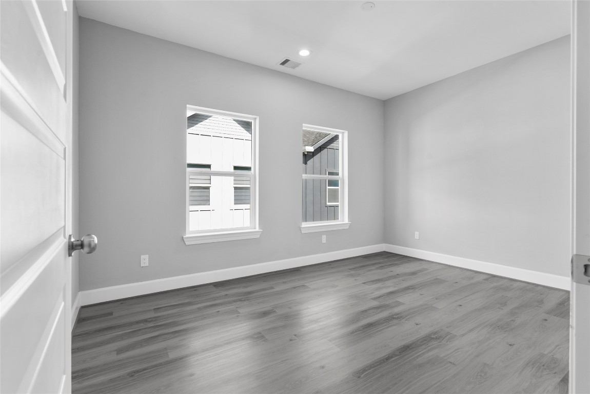 1122 West 16th Street, Unit B Houston, TX 77008 - Photo 25 of 31 an empty room with wooden floor and windows