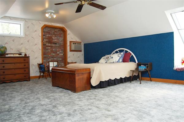 190 Boston Street Middleton, MA 01949 - Photo 15 of 25 a living room with furniture