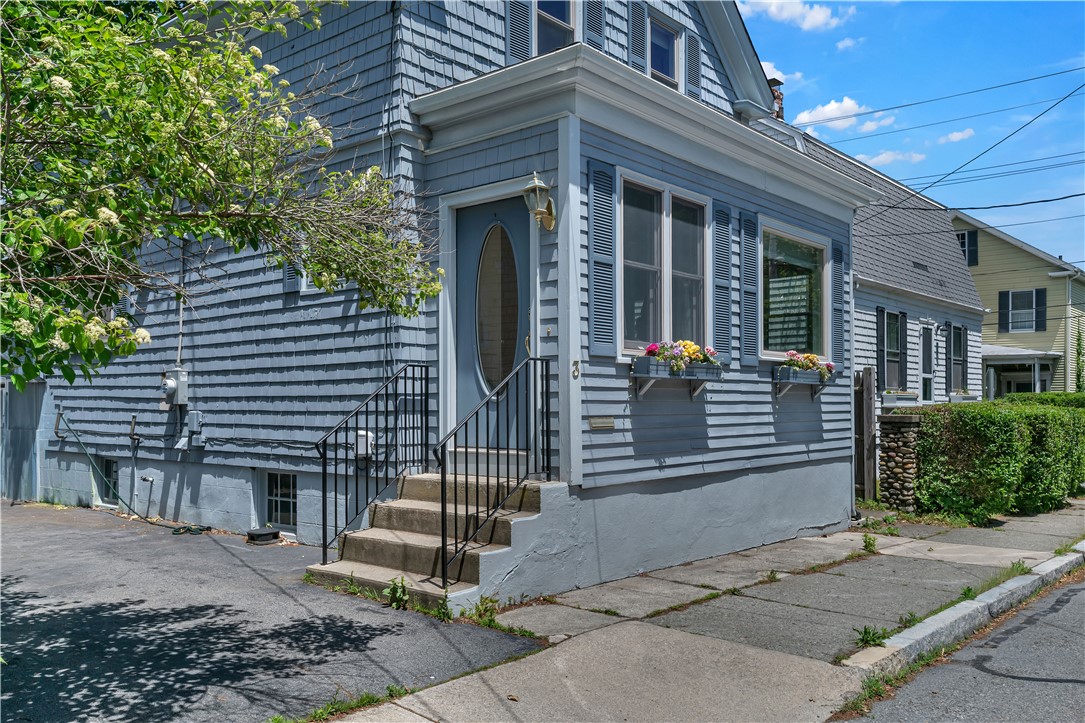 3 Sycamore Street Newport, RI 02840 - Photo 3 of 41