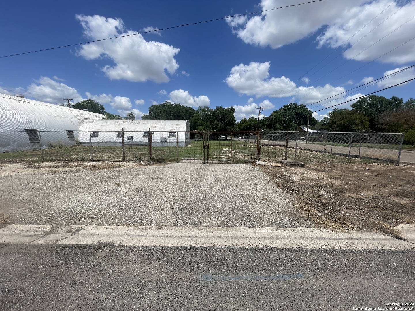 1905 Ave R Hondo, TX 78861 - Photo 5 of 8 a view of a basketball court