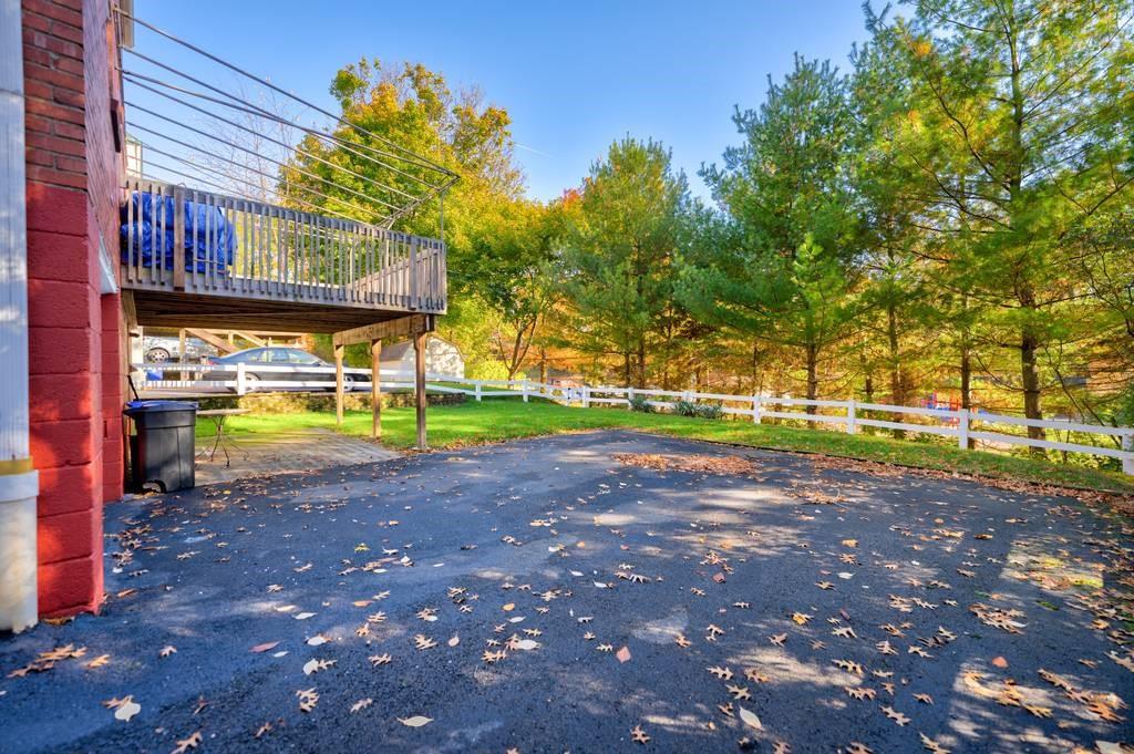 34 Robinhood Road Pittsburgh, PA 15220 - Photo 17 of 18 Gallery Image 17