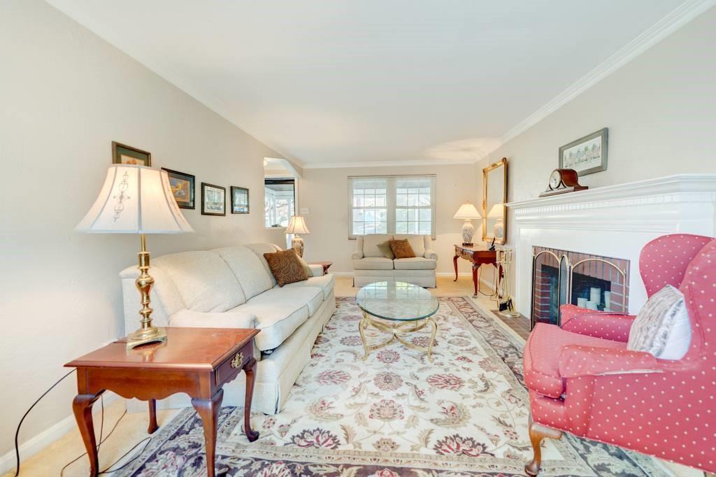 34 Robinhood Road Pittsburgh, PA 15220 - Photo 4 of 18 Gallery Image 4