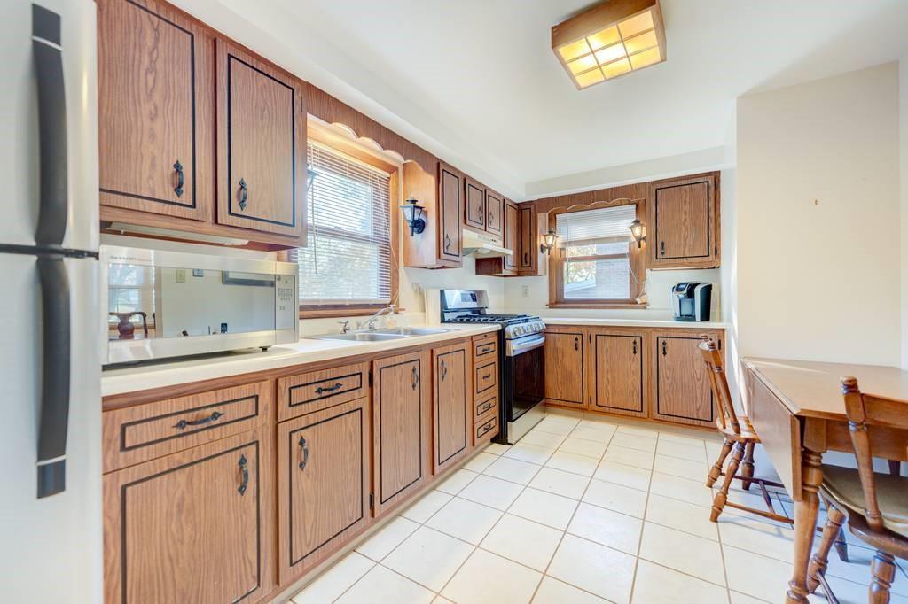 34 Robinhood Road Pittsburgh, PA 15220 - Photo 8 of 18 Gallery Image 8