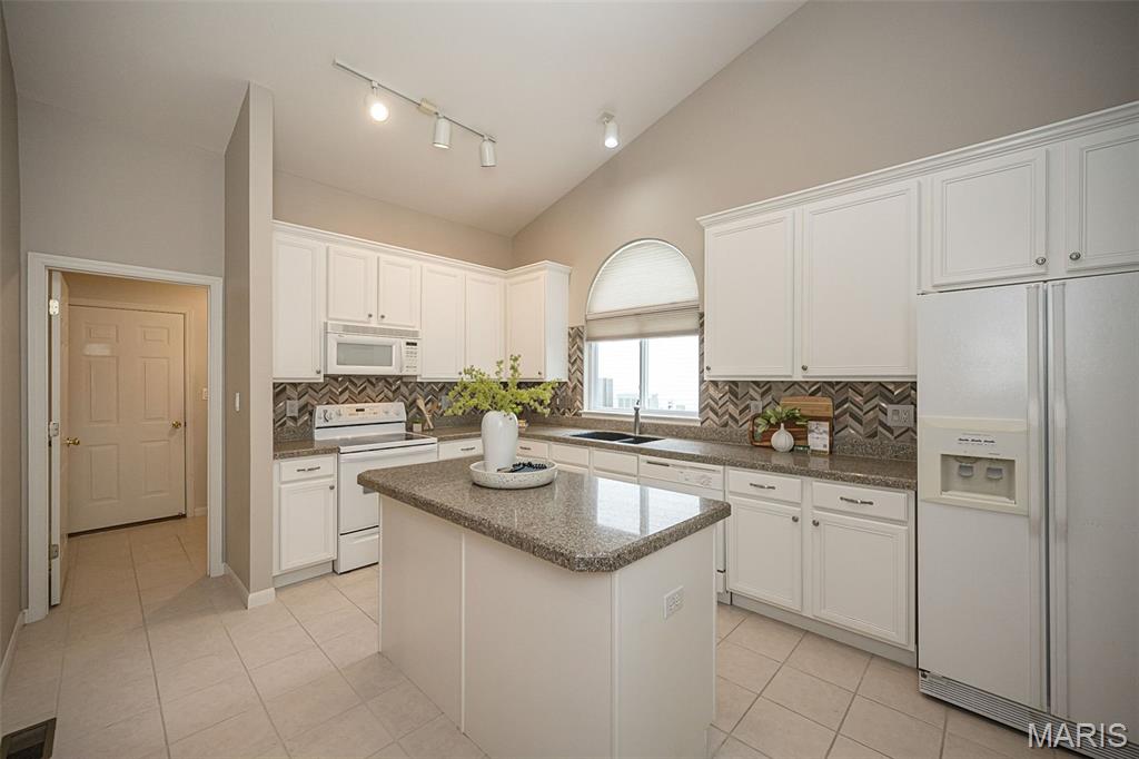 2041 Avalon Ridge Circle Fenton, MO 63026 - Photo 11 of 31