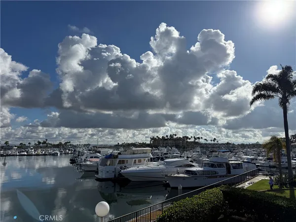 $1,350,000 | 2872 Coast Circle, Unit 104, Huntington Beach, CA 92649