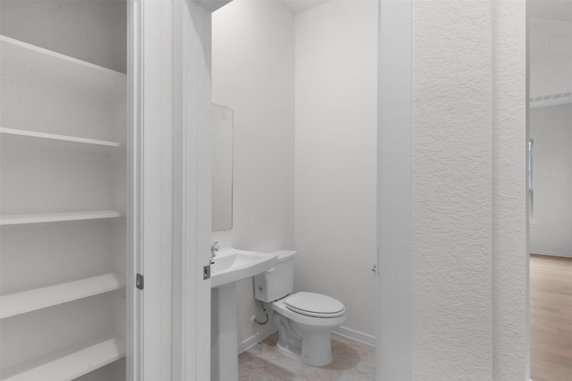 13821 Tucker Hedge Pass Elgin, TX 78621 - Photo 5 of 31 Half bath with toilet