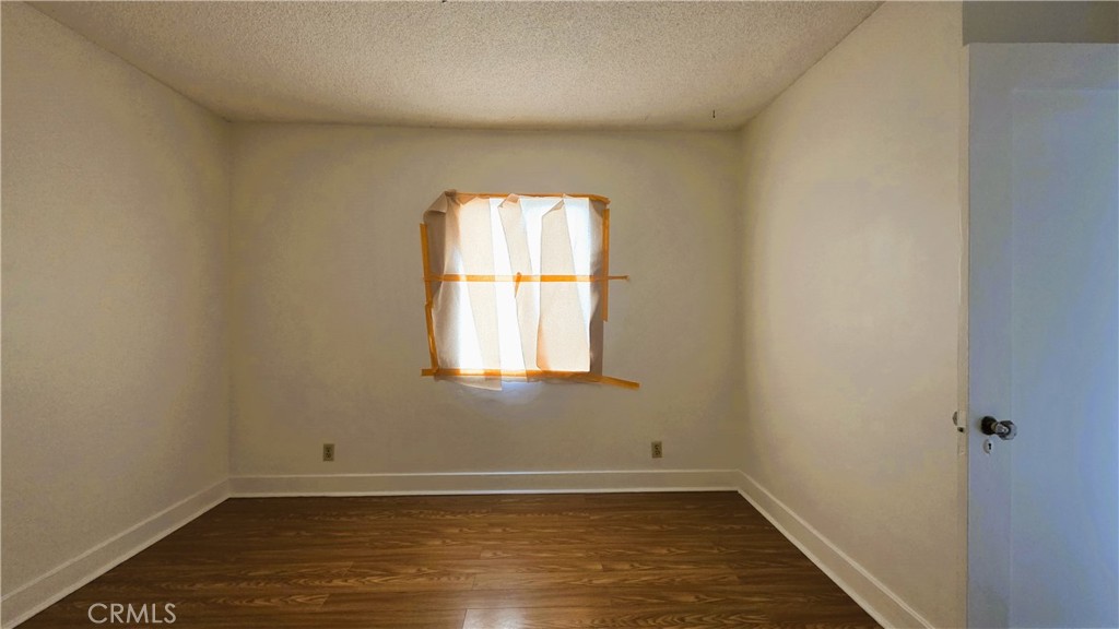 488 Royce Street Altadena, CA 91001 - Photo 7 of 10 an empty room with a window