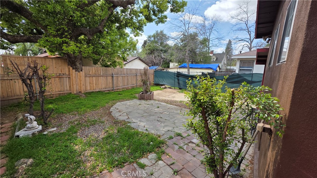 488 Royce Street Altadena, CA 91001 - Photo 10 of 10 a backyard of a house with lots of green space
