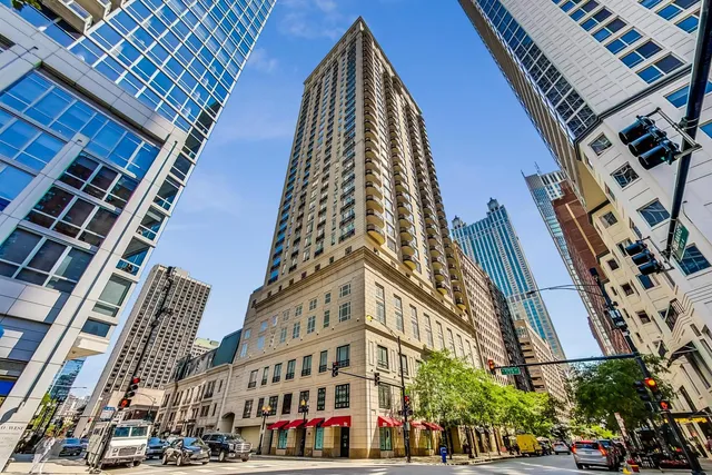 $699,000 | 10 East Delaware Place, Unit 20A, Chicago, IL 60611
