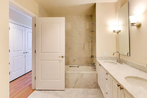 $699,000 | 10 East Delaware Place, Unit 20A, Chicago, IL 60611