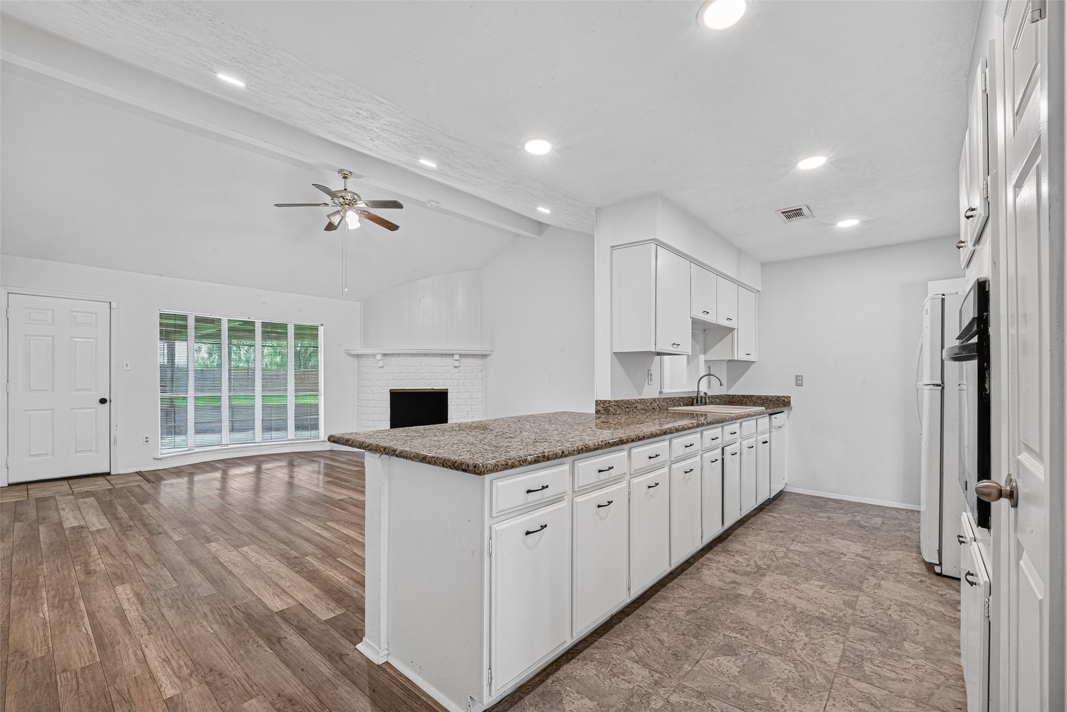 911 Buoy Road Houston, TX 77062 - Photo 8 of 17