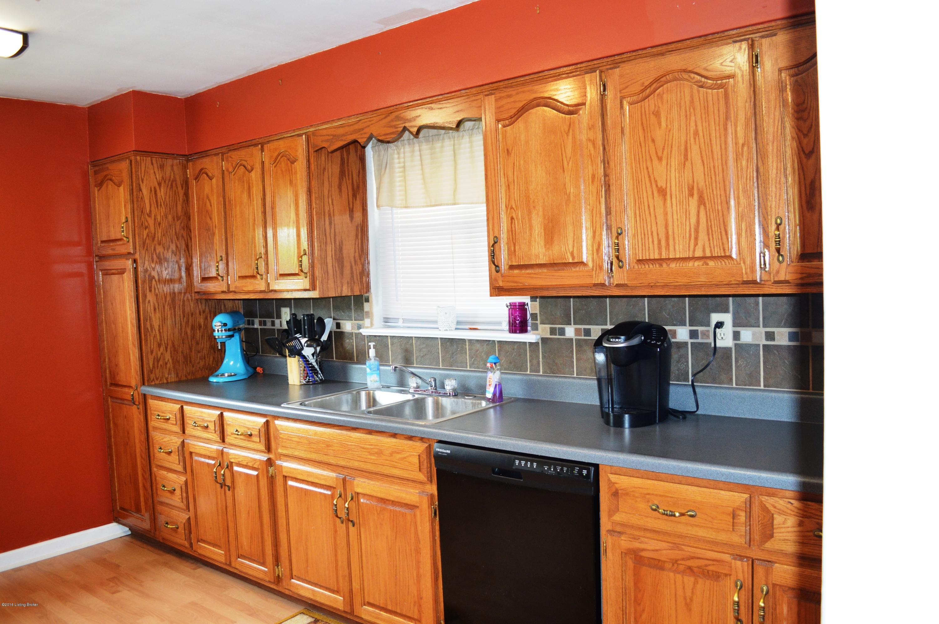 5837 New Cut Road Louisville, KY 40214 - Photo 5 of 36 DSC_0259