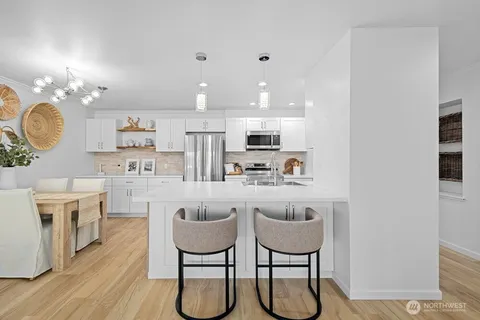 $1,000,000 | 515 Lake Street South, Unit 205, Kirkland, WA 98033