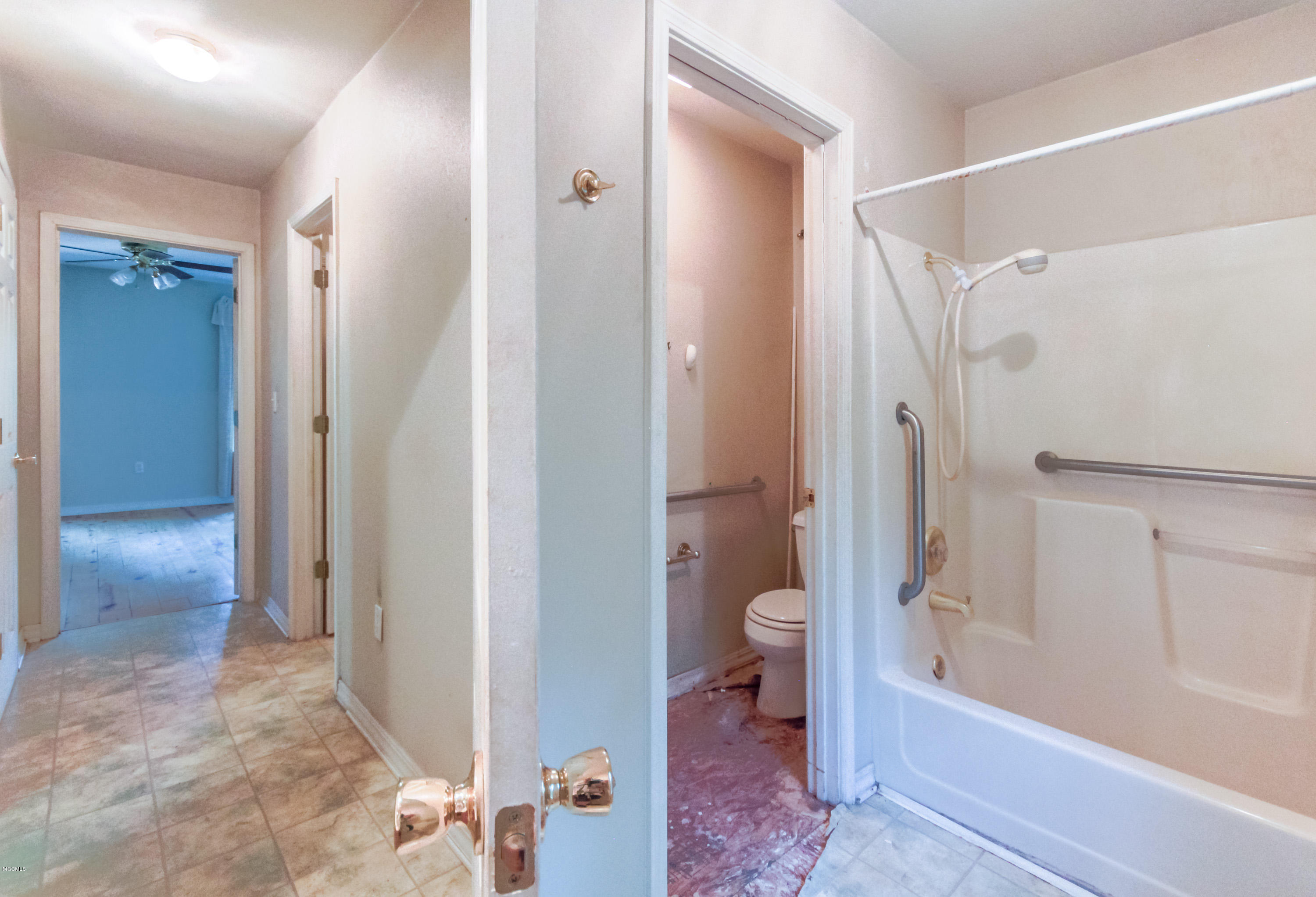 275 King Bee Road Wiggins, MS 39577 - Photo 19 of 42 Master Bathroom