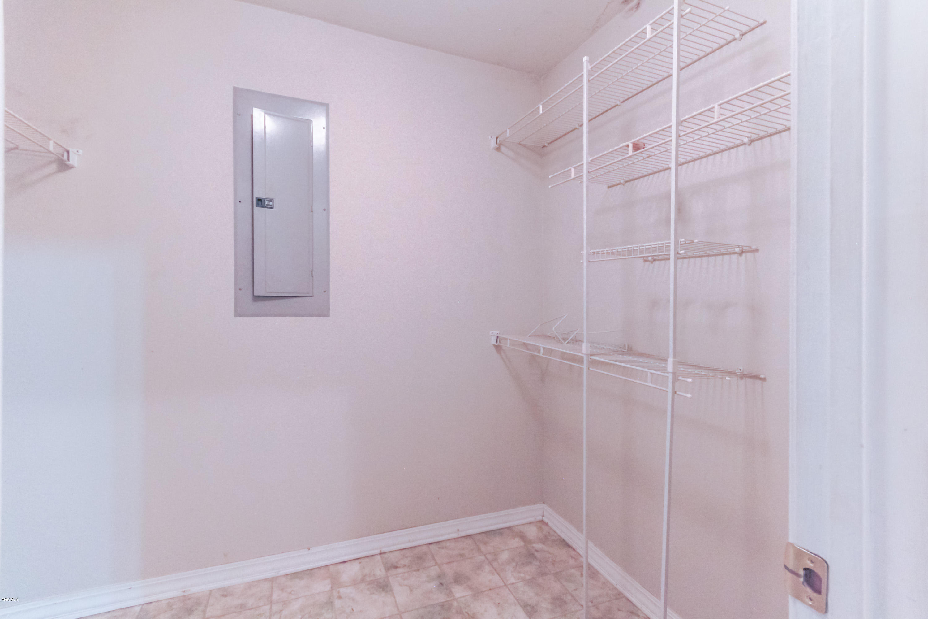275 King Bee Road Wiggins, MS 39577 - Photo 21 of 42 Master Closet