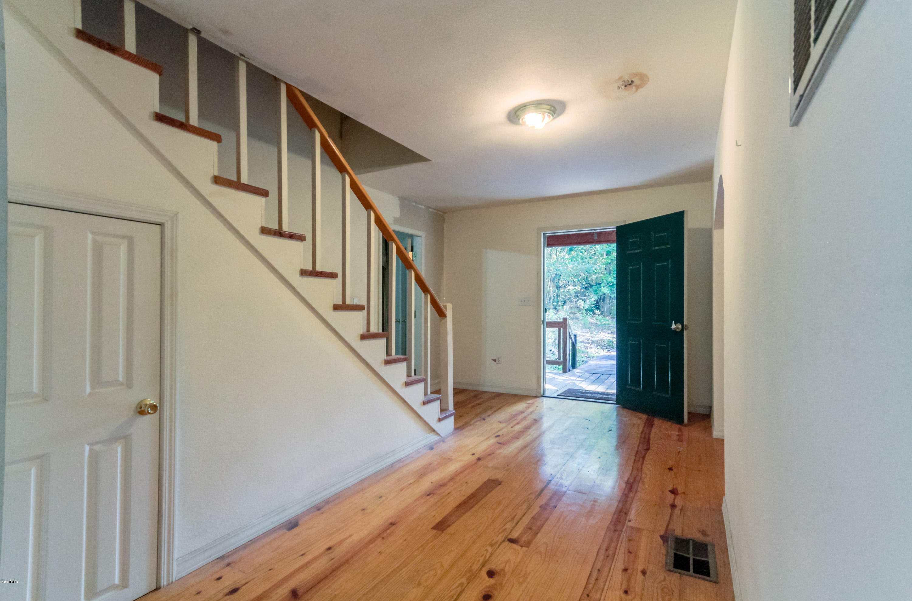275 King Bee Road Wiggins, MS 39577 - Photo 30 of 42 Foyer