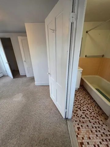 $1,300 | 175 Rock Street, Unit 3S, Fall River, MA 02720