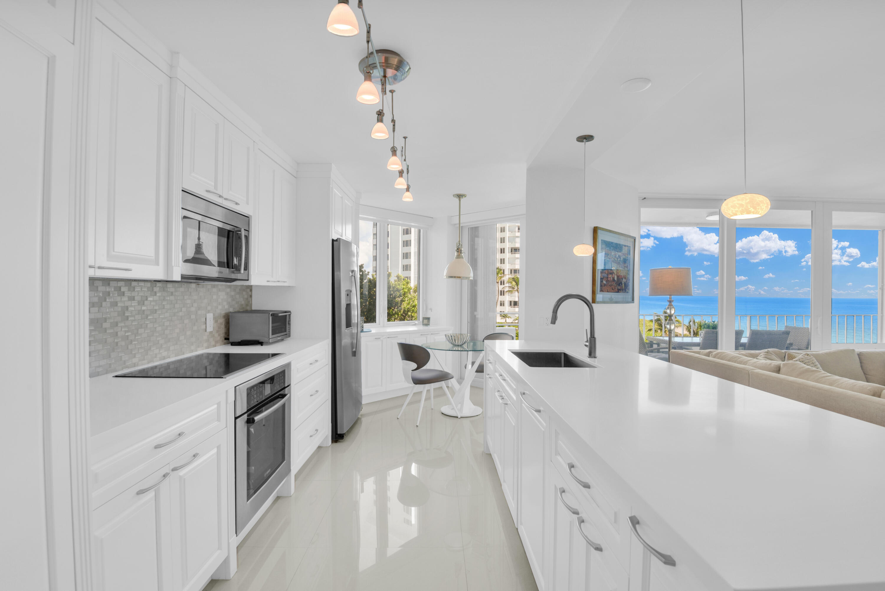 550 South Ocean Boulevard, Unit 401 Boca Raton, FL 33432 - Photo 18 of 51 Kitchen
