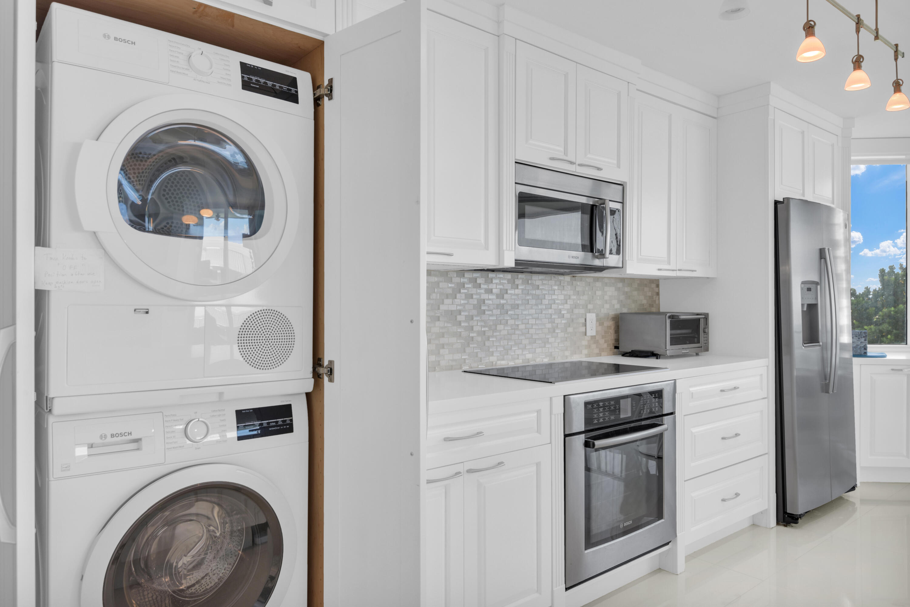 550 South Ocean Boulevard, Unit 401 Boca Raton, FL 33432 - Photo 20 of 51 Washer and Dryer