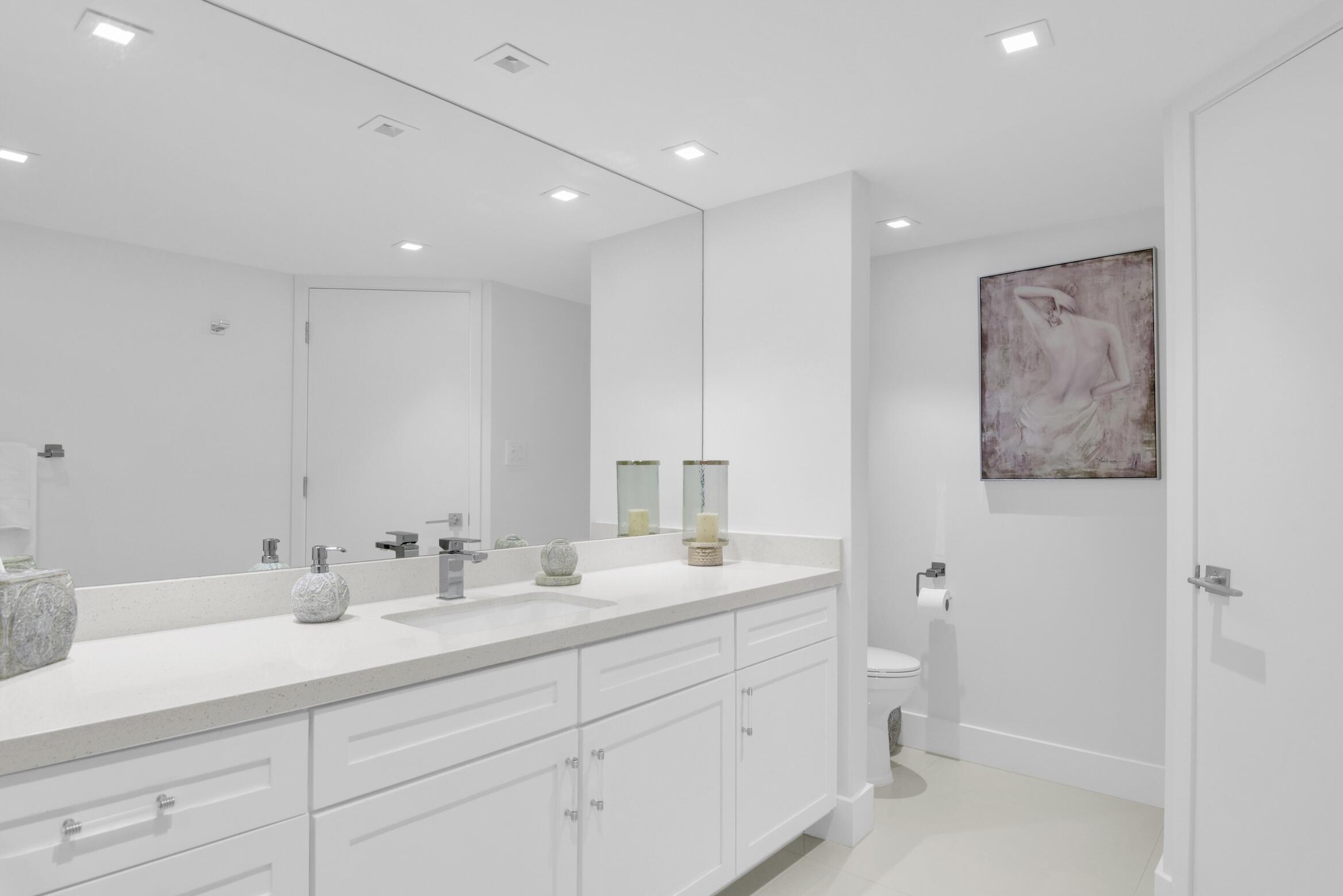 550 South Ocean Boulevard, Unit 401 Boca Raton, FL 33432 - Photo 27 of 51 Primary Bathroom