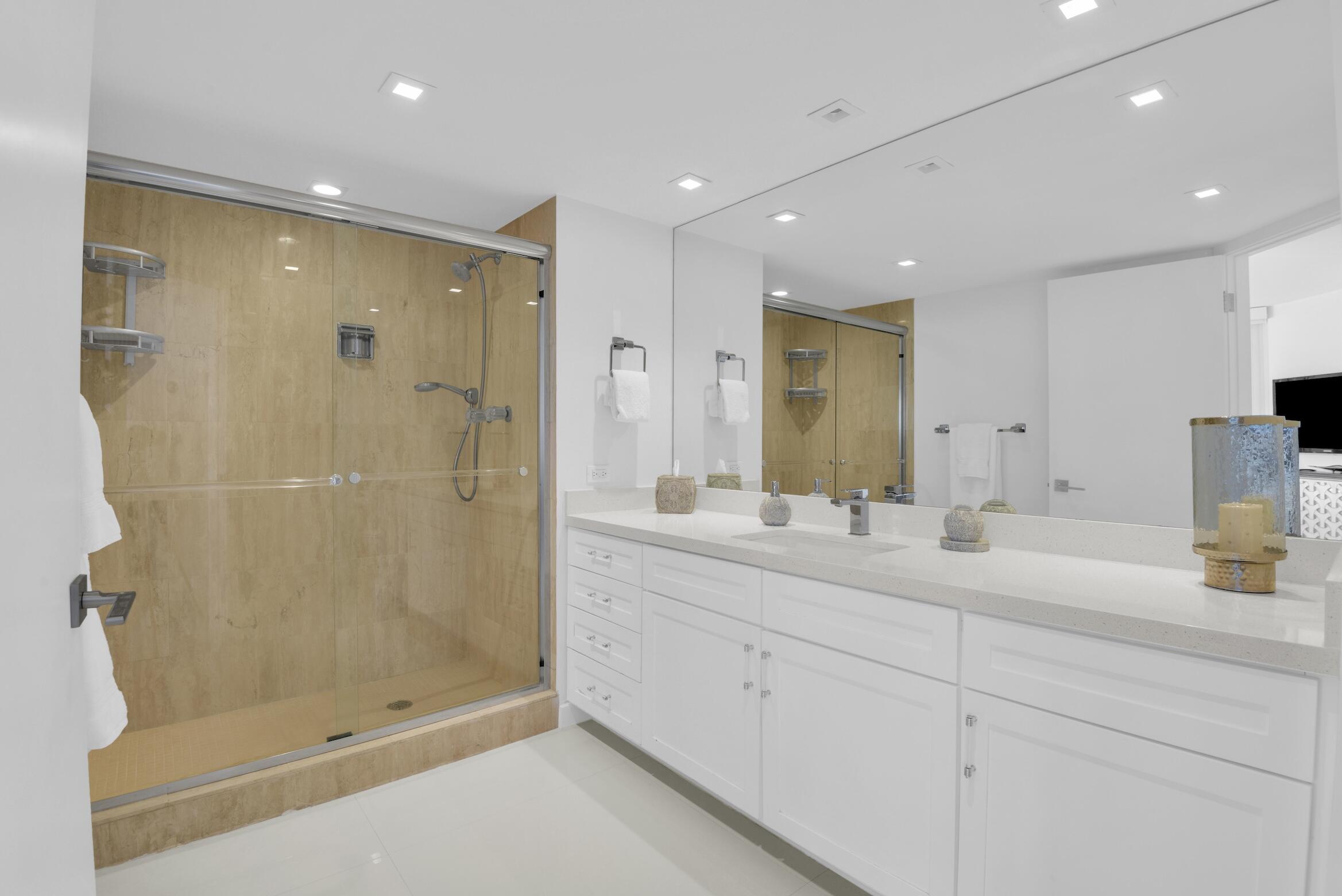 550 South Ocean Boulevard, Unit 401 Boca Raton, FL 33432 - Photo 28 of 51 Primary bathroom