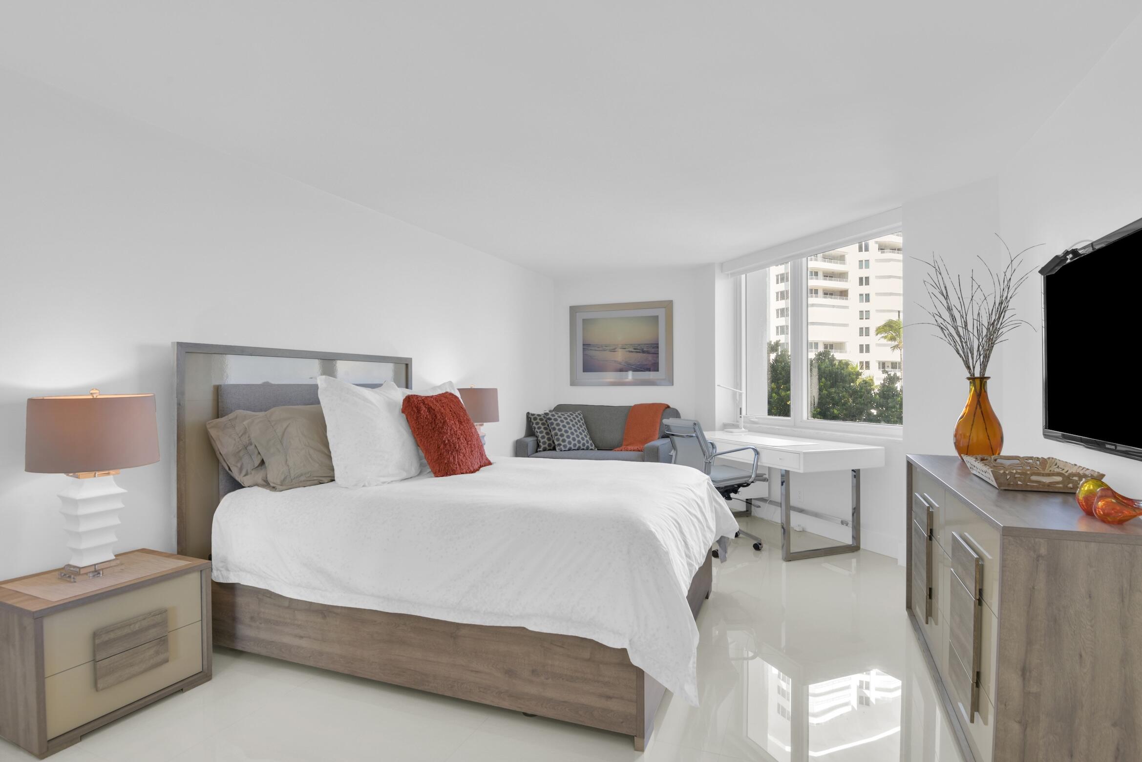 550 South Ocean Boulevard, Unit 401 Boca Raton, FL 33432 - Photo 31 of 51 Guest Bedroom