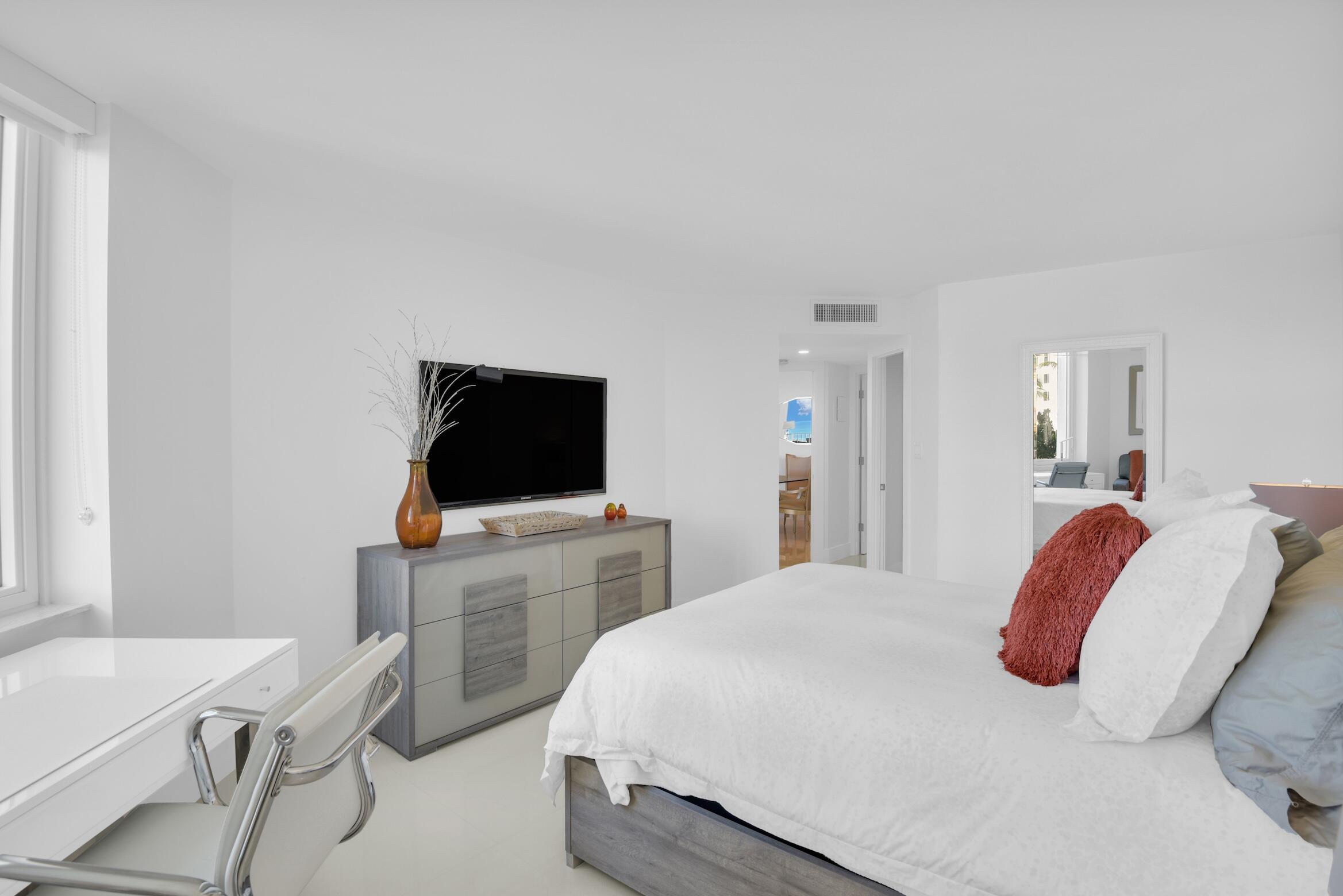 550 South Ocean Boulevard, Unit 401 Boca Raton, FL 33432 - Photo 32 of 51 Guest Bedroom