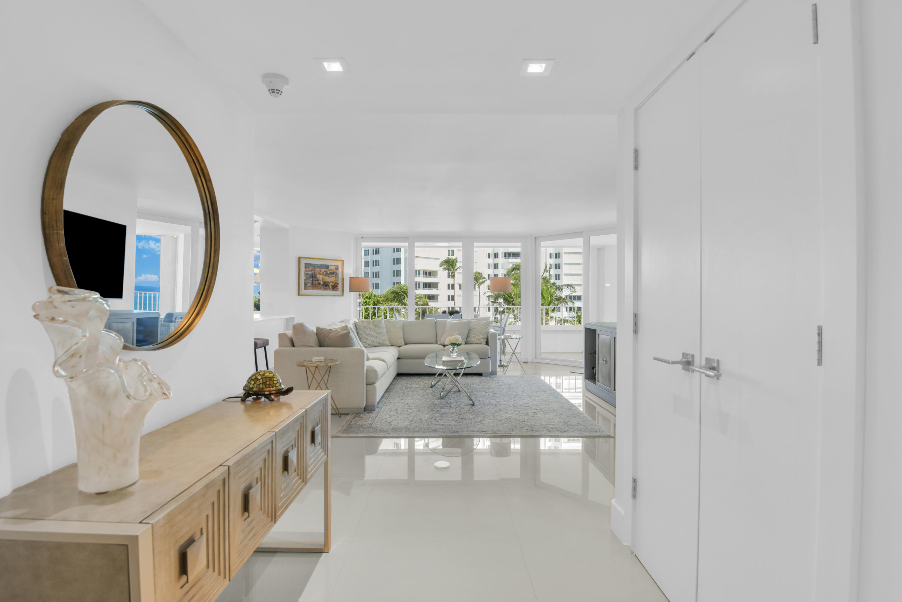 550 South Ocean Boulevard, Unit 401 Boca Raton, FL 33432 - Photo 37 of 51 Entry hallway