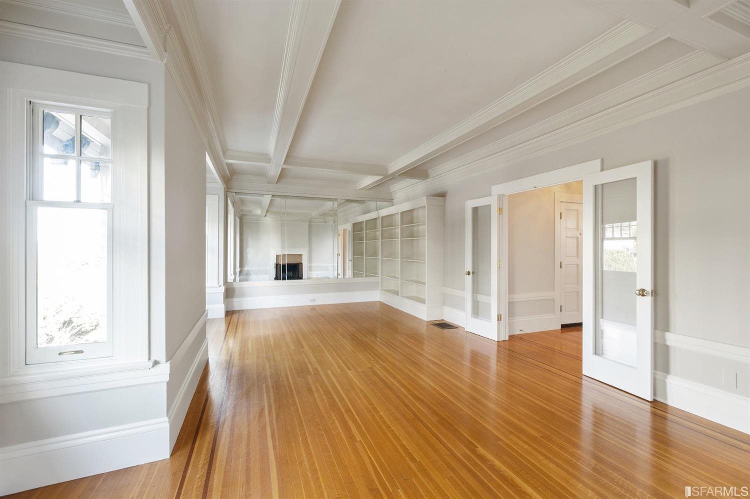 1069 Broadway San Francisco, CA 94133 - Photo 19 of 43 a empty room with wooden floor and windows