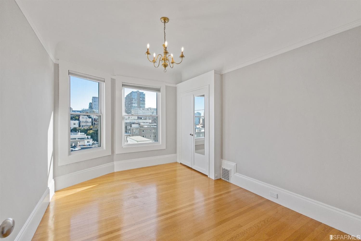 1069 Broadway San Francisco, CA 94133 - Photo 31 of 43 a view of an empty room with a window