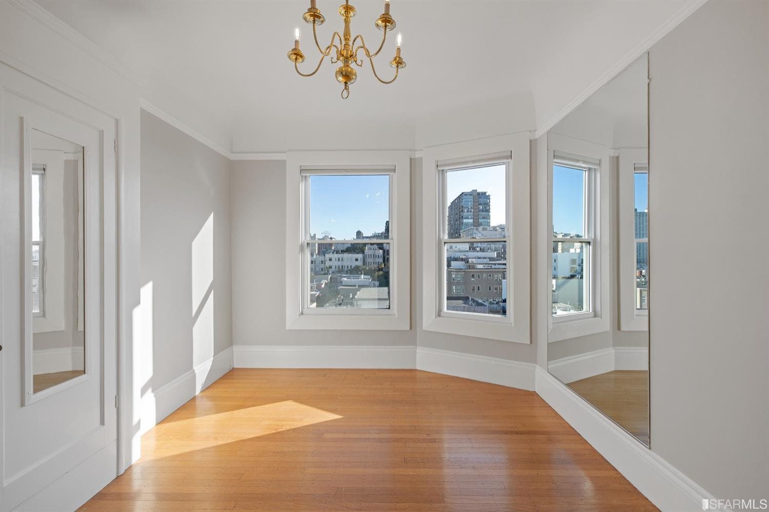 1069 Broadway San Francisco, CA 94133 - Photo 36 of 43 a view of an empty room with a window