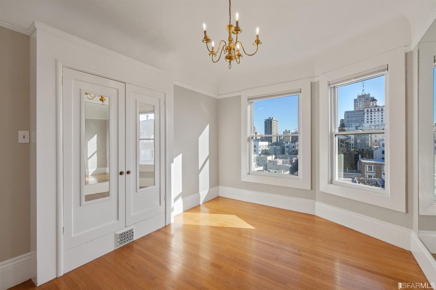 1069 Broadway San Francisco, CA 94133 - Photo 37 of 43 a view of an empty room with a window