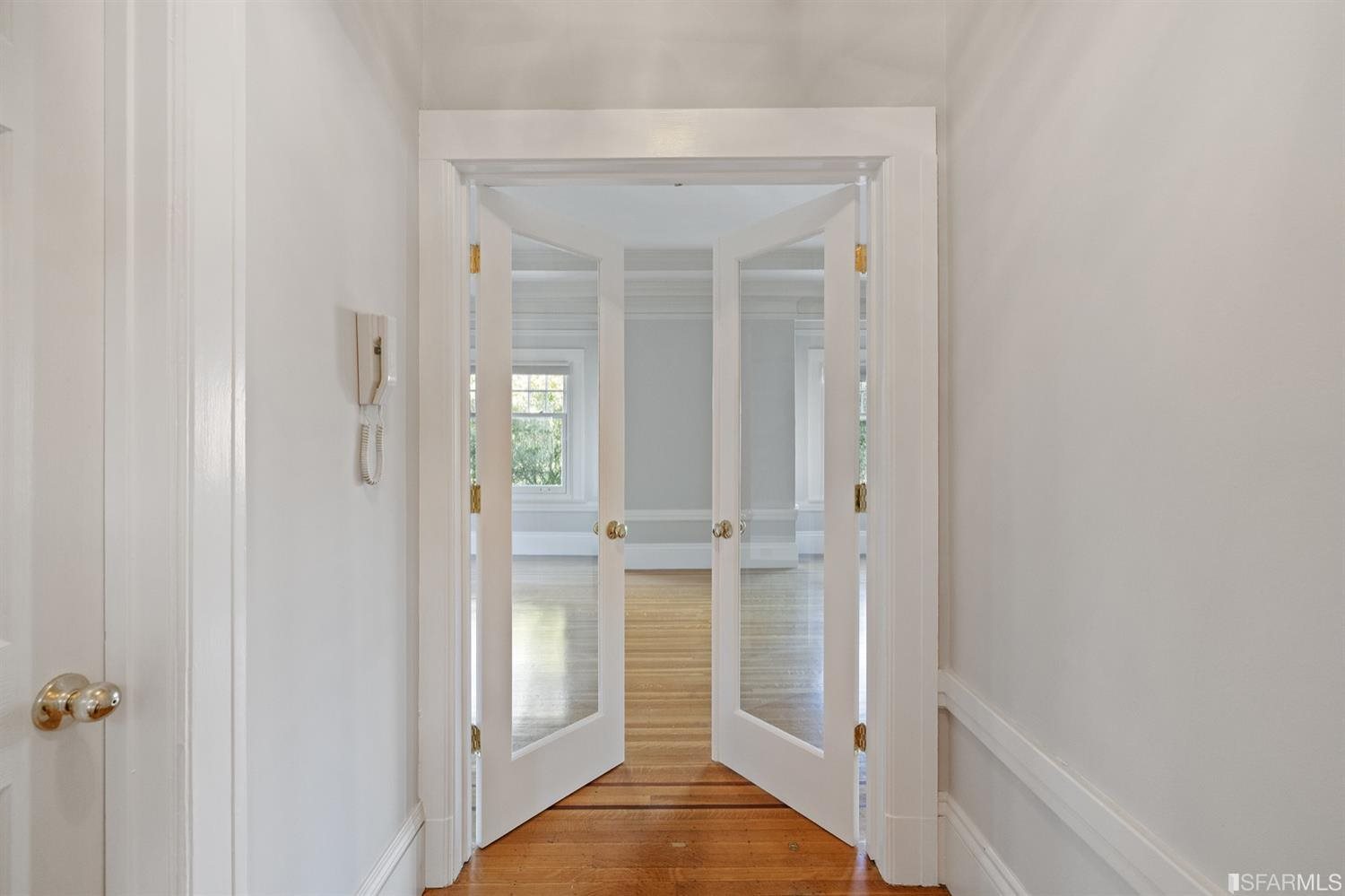 1069 Broadway San Francisco, CA 94133 - Photo 41 of 43 a view of a hallway with white walls