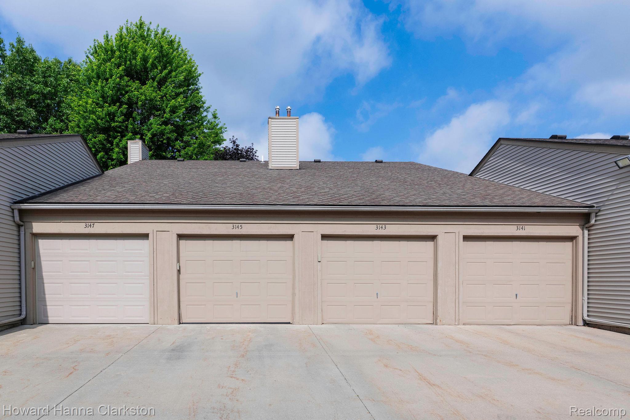 3145 Hidden Ridge Drive Waterford, MI 48328 - Photo 20 of 26 Garage is 2nd from the left.