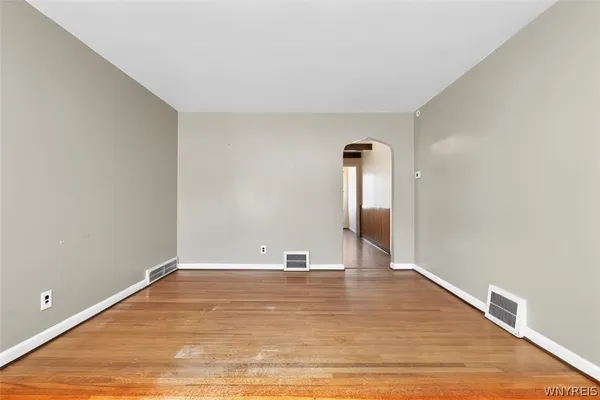 $1,500 | 420 25th Street, Niagara Falls, NY 14303