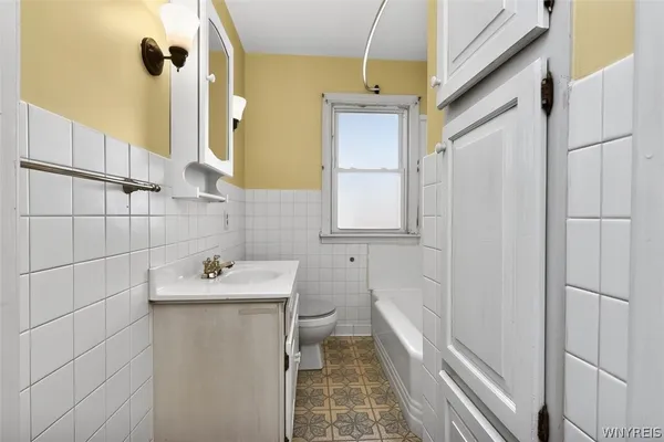 $1,500 | 420 25th Street, Niagara Falls, NY 14303