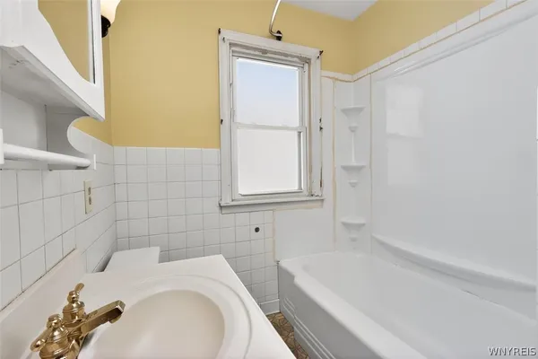 $1,500 | 420 25th Street, Niagara Falls, NY 14303