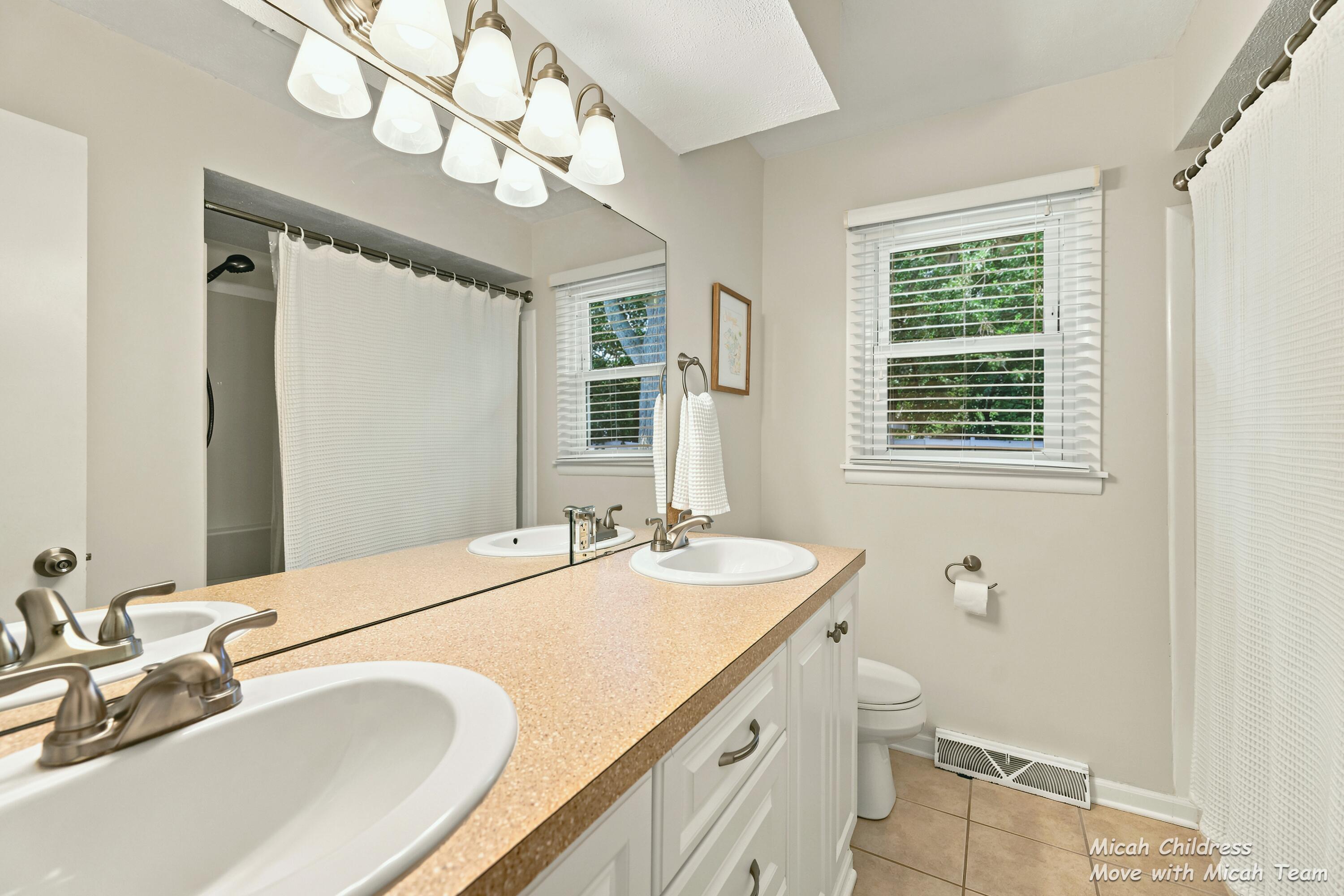 2048 Tulip Lane Jenison, MI 49428 - Photo 17 of 35 2048 tulip ln_029