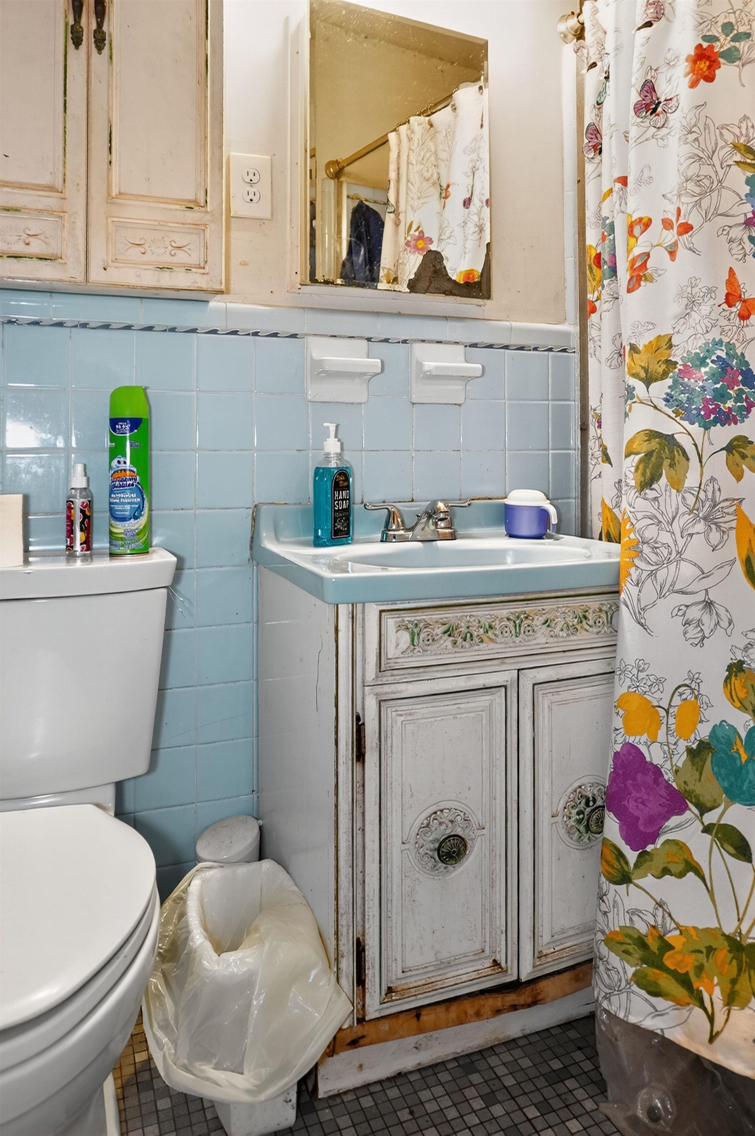 3034 Bannockburn Road Memphis, TN 38128 - Photo 12 of 18 a bathroom with a sink toilet and vanity