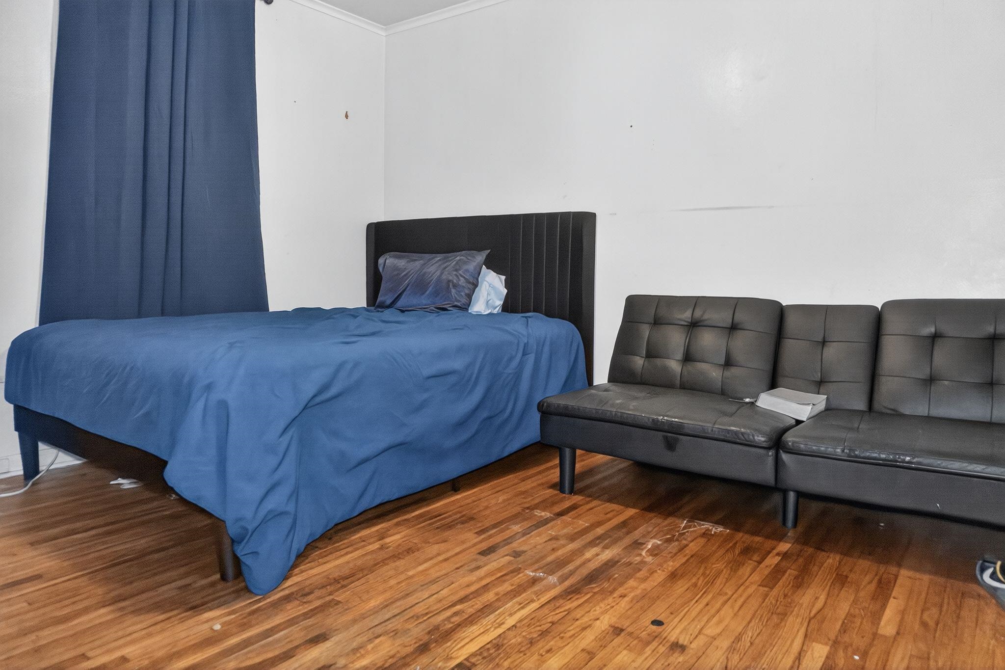 3034 Bannockburn Road Memphis, TN 38128 - Photo 13 of 18 a bedroom with a bed and a couch