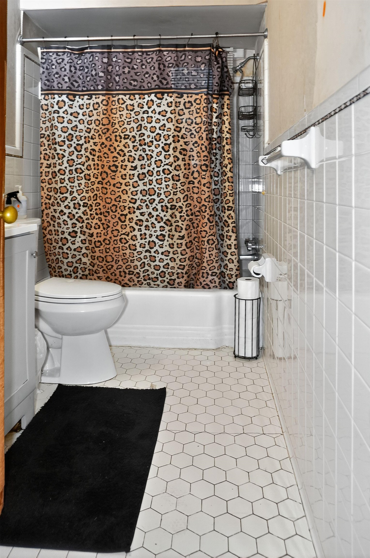 3034 Bannockburn Road Memphis, TN 38128 - Photo 14 of 18 a bathroom with a toilet and a shower curtain