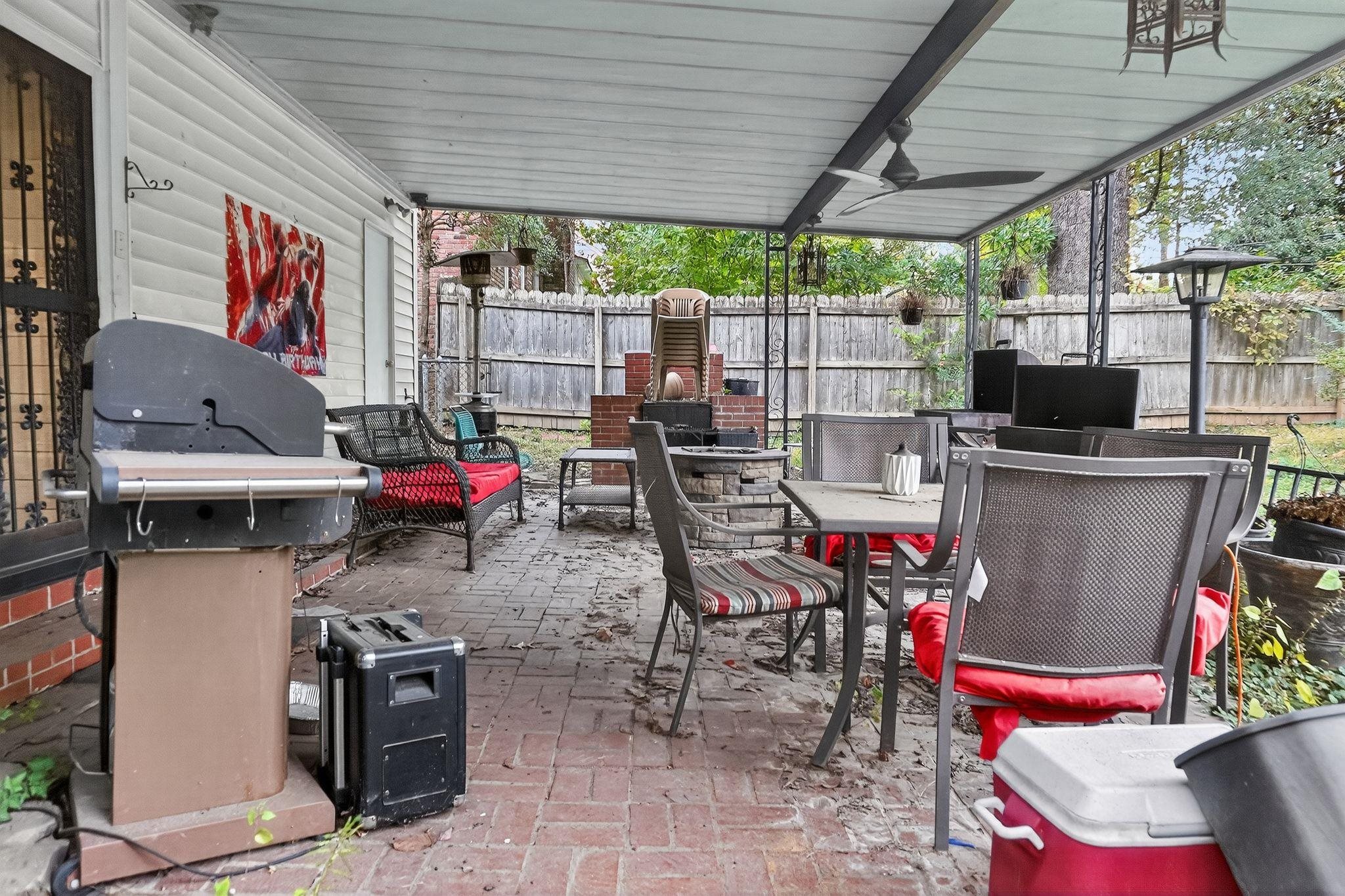 3034 Bannockburn Road Memphis, TN 38128 - Photo 16 of 18 a view of a chairs and table in patio with a barbeque grill