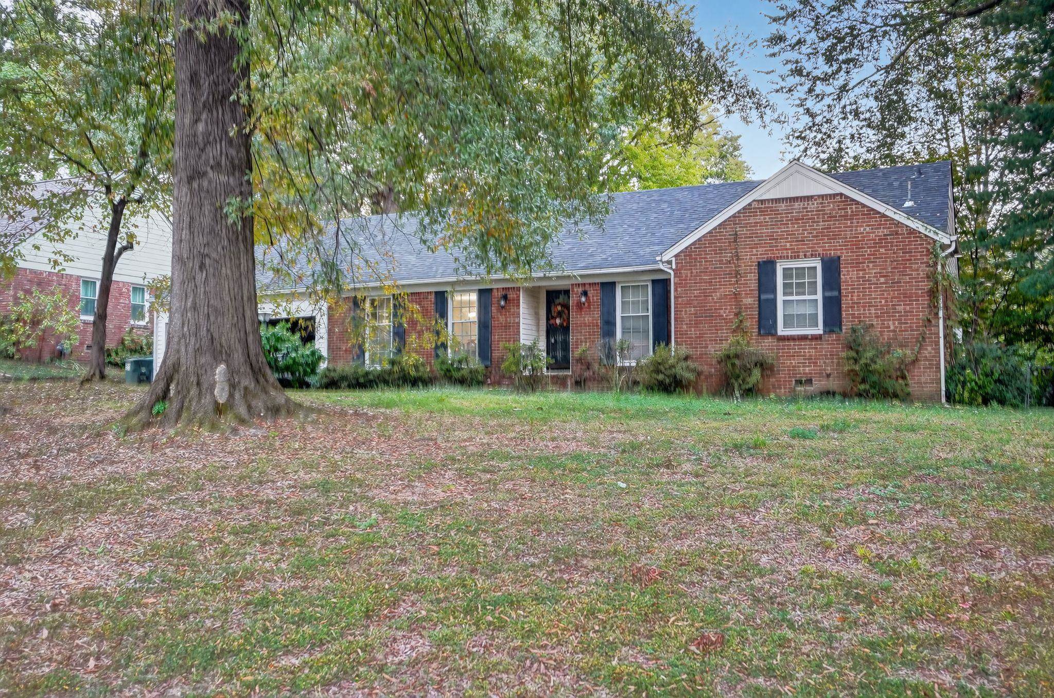 3034 Bannockburn Road Memphis, TN 38128 - Photo 3 of 18 a front view of house with yard and green space
