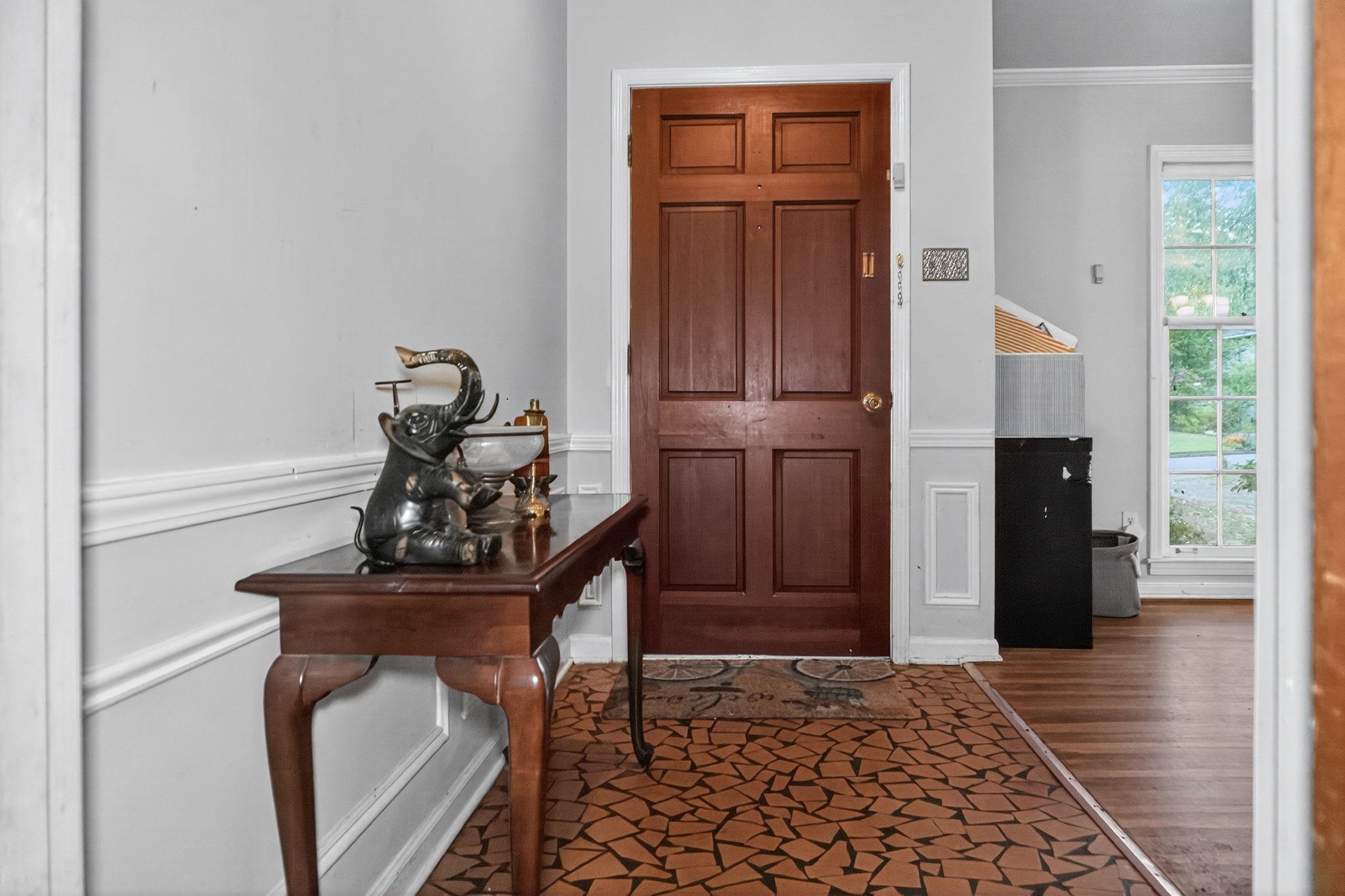3034 Bannockburn Road Memphis, TN 38128 - Photo 4 of 18 a view of hallway with microwave and furniture