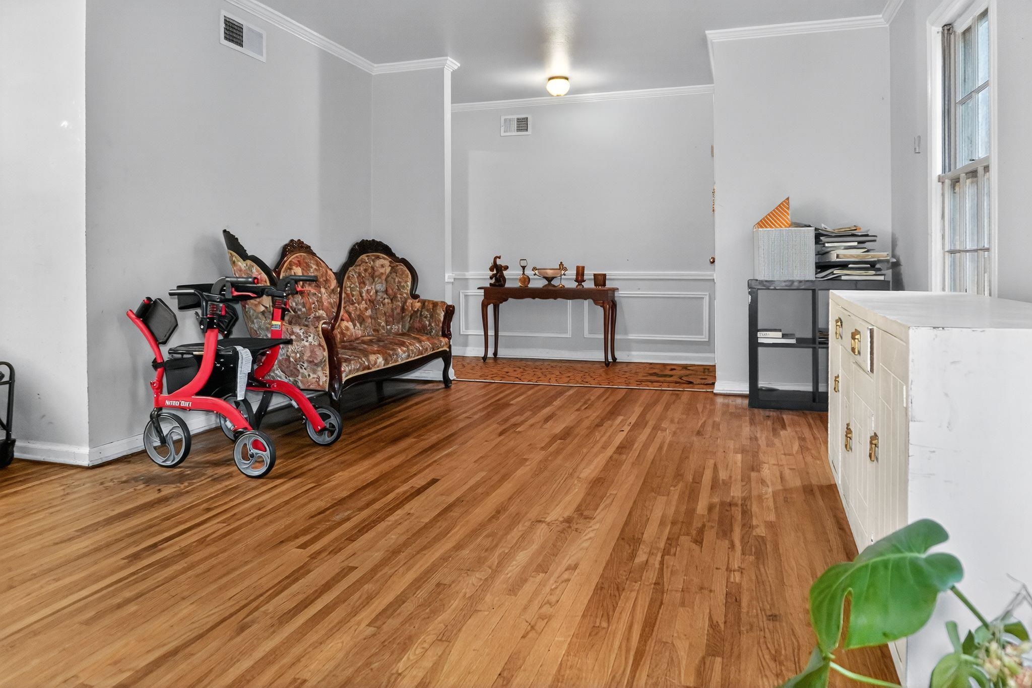 3034 Bannockburn Road Memphis, TN 38128 - Photo 6 of 18 a view of front door with wooden floor