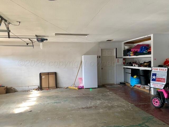619 South Indiana Street Perryton, TX 79070 - Photo 27 of 28 IMG_8845 (002)Garage