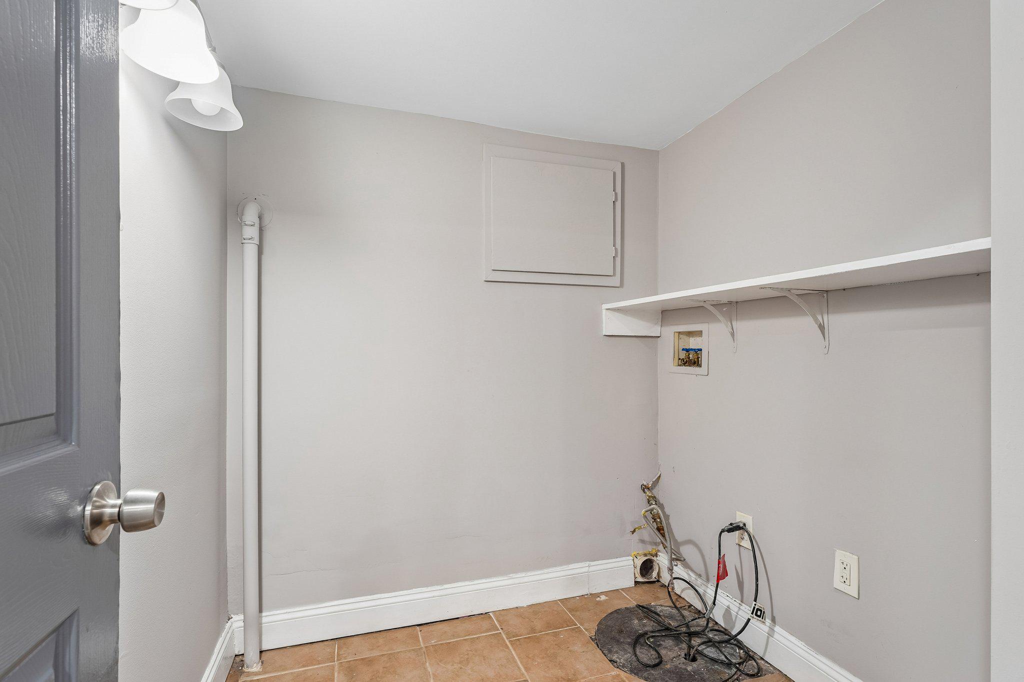 2817 Pelham Avenue Baltimore, MD 21213 - Photo 23 of 25 a close view of bathroom
